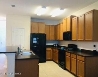 2590 Revolution Street - Photo Thumbnail 3