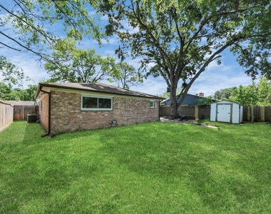 10602 Raydell Drive - Photo Thumbnail 9