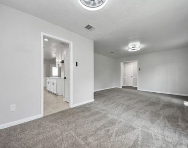 10602 Raydell Drive - Photo Thumbnail 5