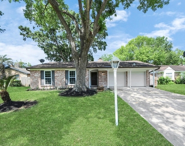 10602 Raydell Drive - Photo Thumbnail 2