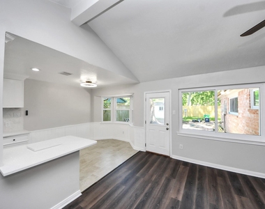 10602 Raydell Drive - Photo Thumbnail 7