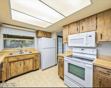 755 Verbenia Drive - Photo Thumbnail 12