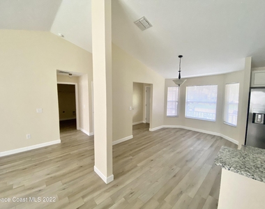 2435 Palisades Drive Se - Photo Thumbnail 4