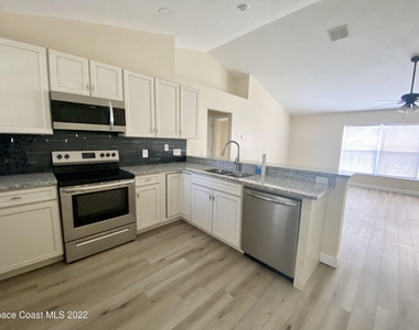 2435 Palisades Drive Se - Photo Thumbnail 6