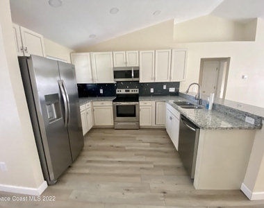 2435 Palisades Drive Se - Photo Thumbnail 5