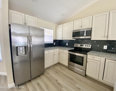 2435 Palisades Drive Se - Photo Thumbnail 8