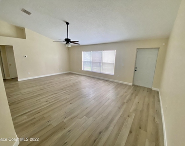 2435 Palisades Drive Se - Photo Thumbnail 12