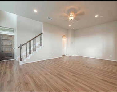 8700 Laurel Crest Drive - Photo Thumbnail 4