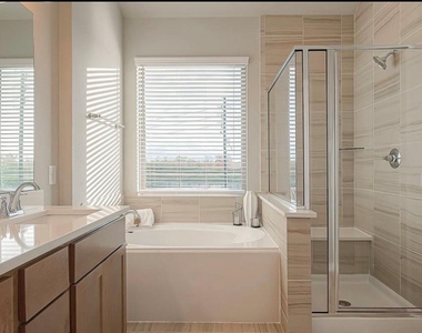 8700 Laurel Crest Drive - Photo Thumbnail 18