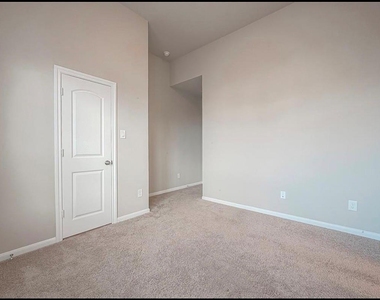 8700 Laurel Crest Drive - Photo Thumbnail 21
