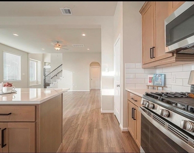 8700 Laurel Crest Drive - Photo Thumbnail 2