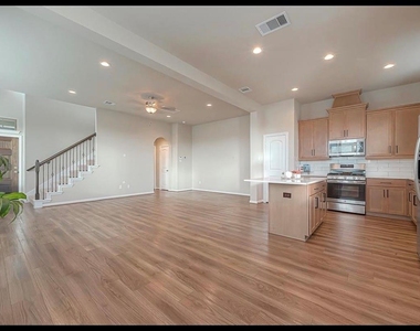 8700 Laurel Crest Drive - Photo Thumbnail 13