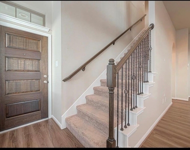 8700 Laurel Crest Drive - Photo Thumbnail 3