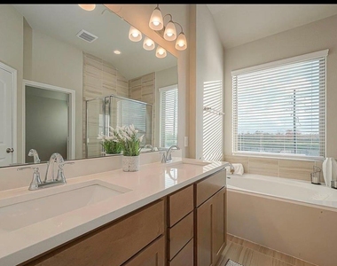 8700 Laurel Crest Drive - Photo Thumbnail 16