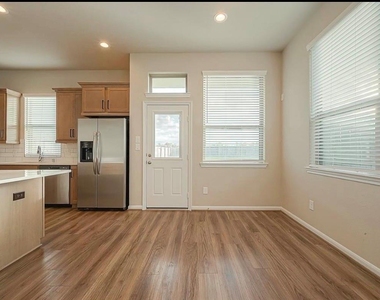 8700 Laurel Crest Drive - Photo Thumbnail 10