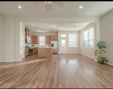 8700 Laurel Crest Drive - Photo Thumbnail 7