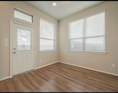 8700 Laurel Crest Drive - Photo Thumbnail 14