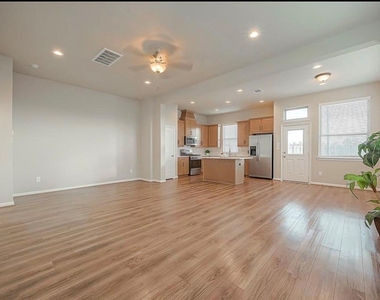 8700 Laurel Crest Drive - Photo Thumbnail 9