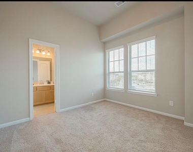 8700 Laurel Crest Drive - Photo Thumbnail 15