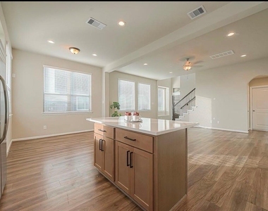 8700 Laurel Crest Drive - Photo Thumbnail 12