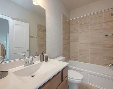 8700 Laurel Crest Drive - Photo Thumbnail 20