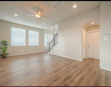 8700 Laurel Crest Drive - Photo Thumbnail 8
