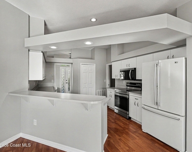 8056 Bracken Lane - Photo Thumbnail 3