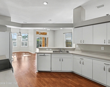8056 Bracken Lane - Photo Thumbnail 5