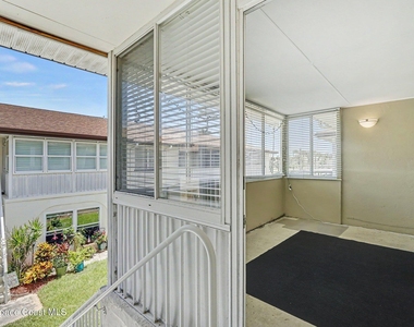 1047 Small Court - Photo Thumbnail 18