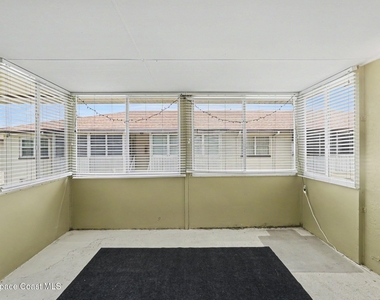 1047 Small Court - Photo Thumbnail 16