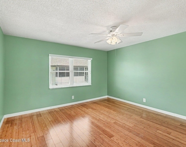 1047 Small Court - Photo Thumbnail 10