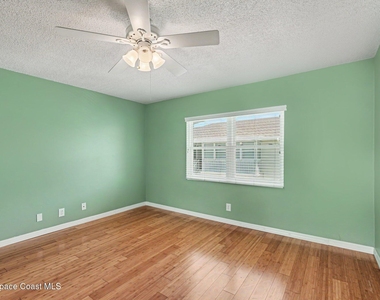 1047 Small Court - Photo Thumbnail 12