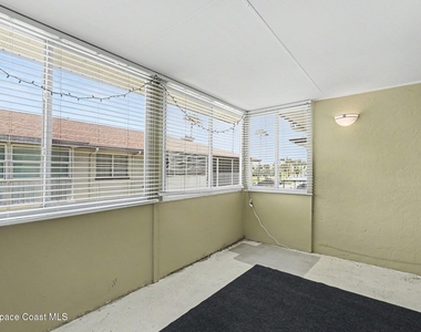 1047 Small Court - Photo Thumbnail 15