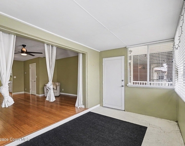 1047 Small Court - Photo Thumbnail 4