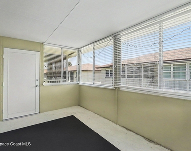 1047 Small Court - Photo Thumbnail 17