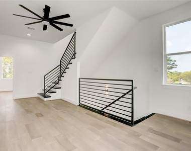 6816 Hartland Avenue - Photo Thumbnail 18