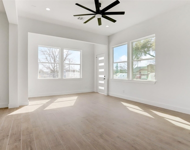 6816 Hartland Avenue - Photo Thumbnail 5