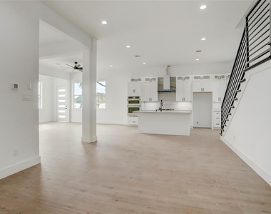 6816 Hartland Avenue - Photo Thumbnail 14