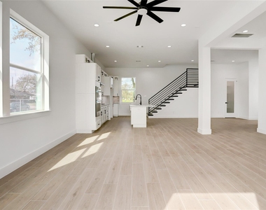 6816 Hartland Avenue - Photo Thumbnail 4