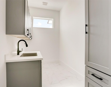 6816 Hartland Avenue - Photo Thumbnail 31