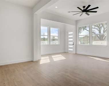 6816 Hartland Avenue - Photo Thumbnail 6