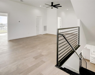 6816 Hartland Avenue - Photo Thumbnail 17