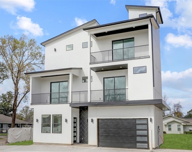 6816 Hartland Avenue - Photo Thumbnail 1