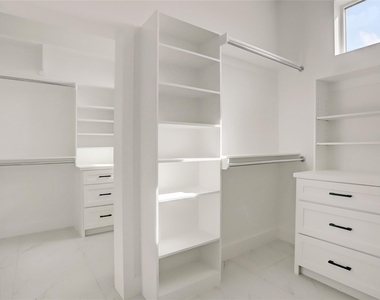 6816 Hartland Avenue - Photo Thumbnail 25