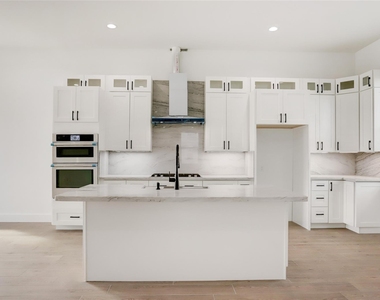 6816 Hartland Avenue - Photo Thumbnail 11