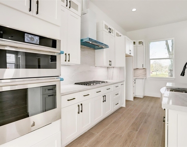 6816 Hartland Avenue - Photo Thumbnail 8