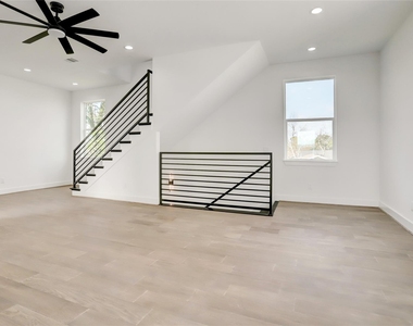 6816 Hartland Avenue - Photo Thumbnail 19