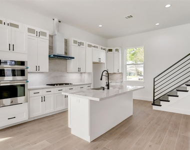 6816 Hartland Avenue - Photo Thumbnail 7