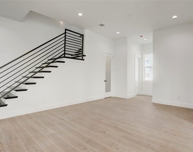 6816 Hartland Avenue - Photo Thumbnail 12
