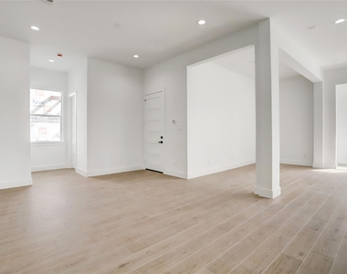 6816 Hartland Avenue - Photo Thumbnail 13